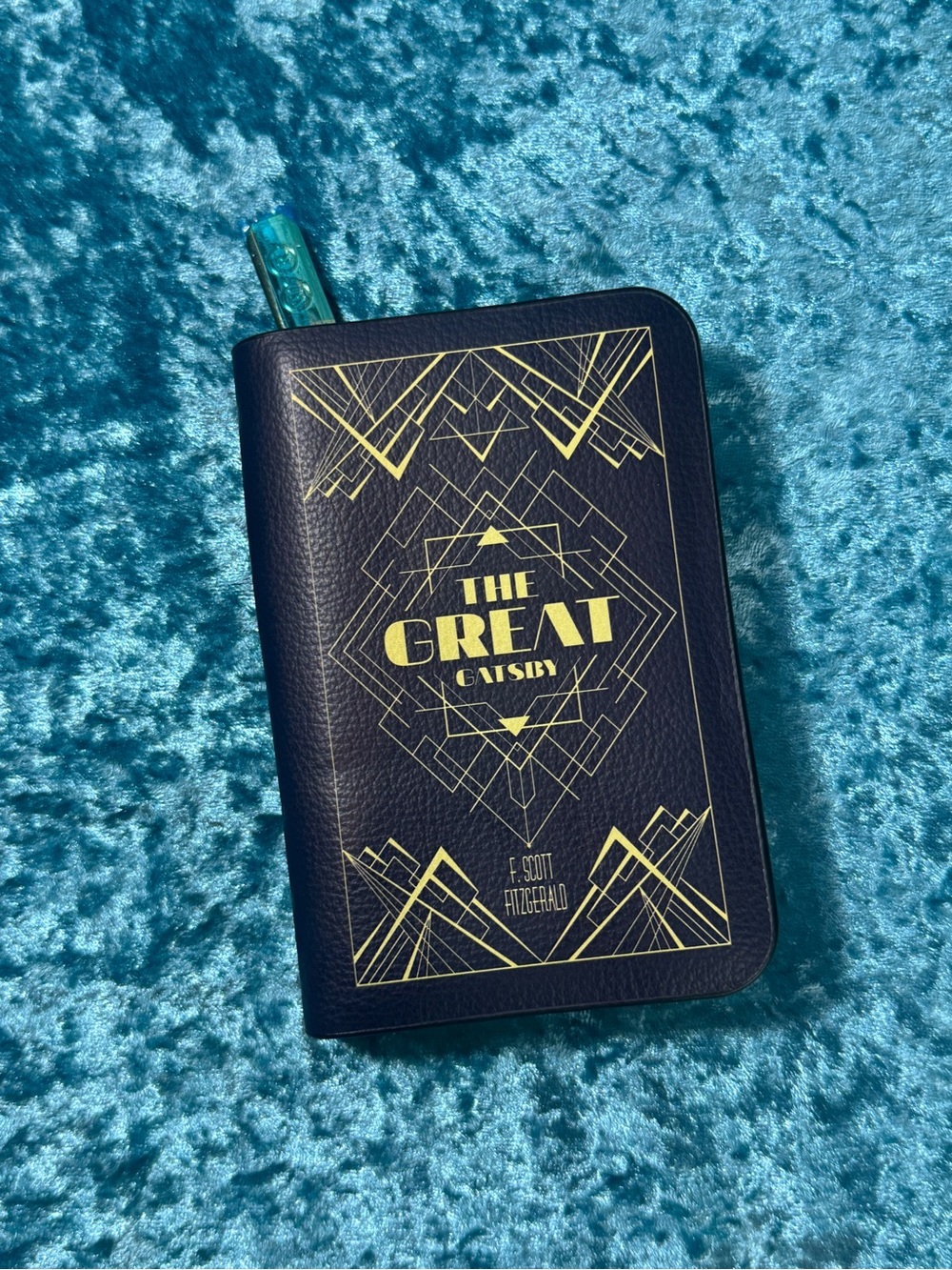 NWOT Great Gatsby Zip Book Wallet